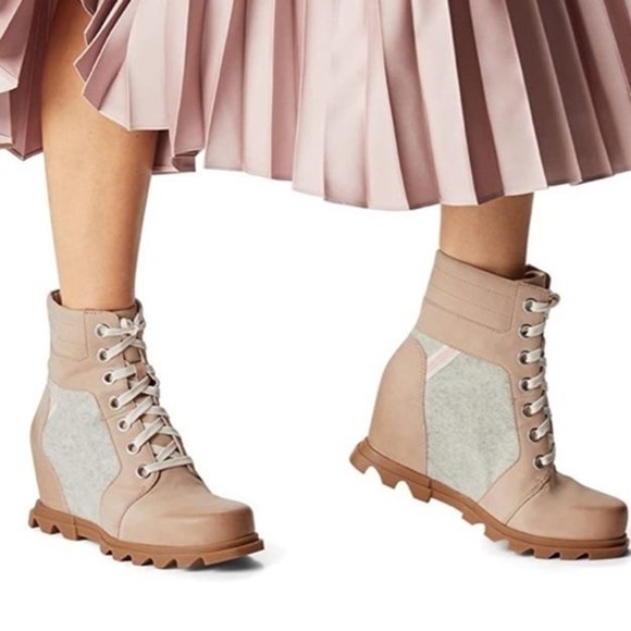 Sorel Joan of Arctic Wedge III Lexie Lace Up Boots Leather Booties Natural Tan